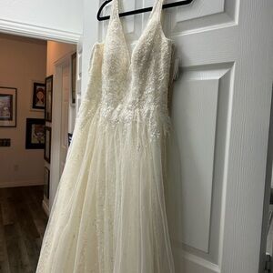 Elegant Designer Ivory Lace Wedding Gown